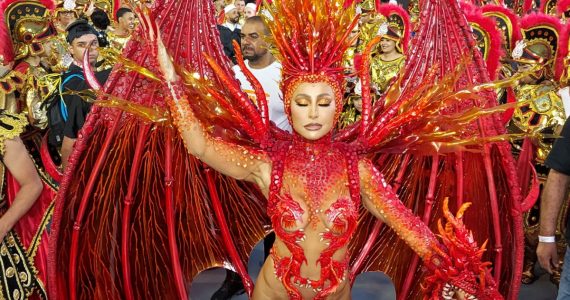 Dogma da Trindade: deputados repudiam desfile de escola de samba