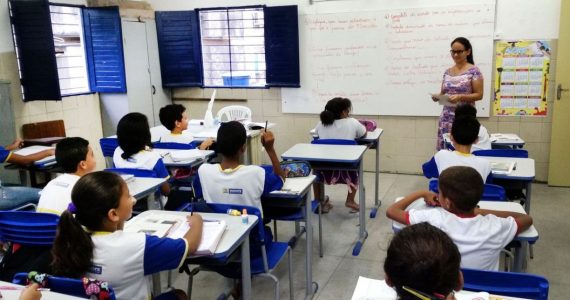 Peru aprova lei que proíbe 'linguagem neutra' nas escolas do país
