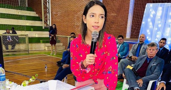 Pastor diz que pregação de Vitória Souza 'não é bíblica'