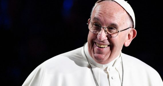 Papa critica "ultradireita" e associa verso da Bíblia ao comunismo