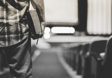 Pecados sexuais impedem um jovem de se tornar pastor? John Piper responde na Bíblia