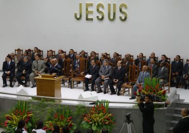 Pastor assembleiano critica costumes no púlpito: ‘A postura esperada é a mais humilde possível