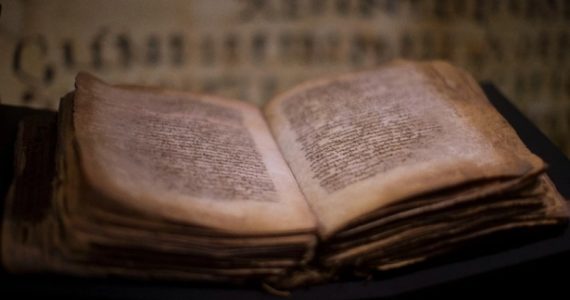 Cientista descobre tradução 'apagada' do Novo Testamento de 1.750 anos