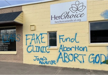 “Aborte Deus”: ativistas pró-aborto atacam grupo defensor da vida