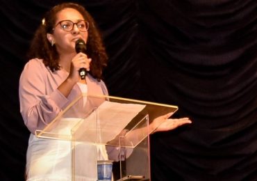 Secretária evangélica de Tarcísio vai a evento de incentivo à fé