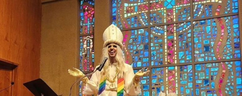 Igreja Presbiteriana de 200 anos realiza culto com ‘ministração’ de drag queen para crianças