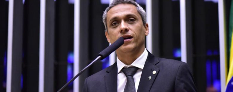 Deputado apresenta PL que protege a fé dos professores cristãos