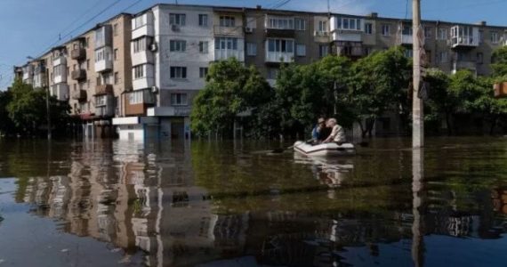 Igrejas oferecem ajuda a desabrigados por destruição de represa na Ucrânia
