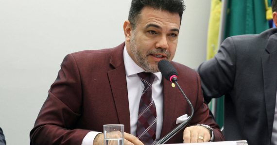 'Deixe nossas crianças em paz, víboras': Feliciano reage a Lula