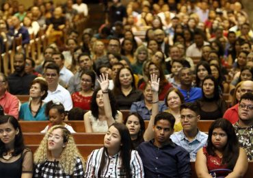 Em 20 anos, igrejas evangélicas no Brasil saltaram para 109 mil