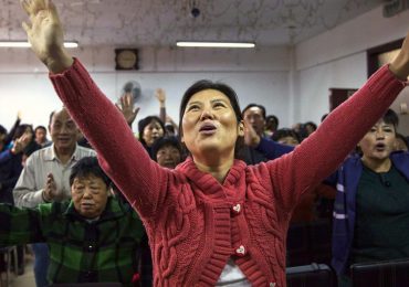 Polícia prende pastor e 3 obreiros em mais um caso de repressão ao Evangelho na China