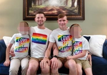 Dupla gay presa por abusar dos filhos adotivos também distribuía vídeos para pedófilos