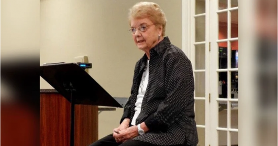 'Tento acompanhar', diz idosa de quase 100 anos ativa na Igreja