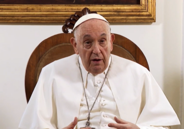 Papa Francisco considera possível 'bênção' alternativa para uniões homossexuais