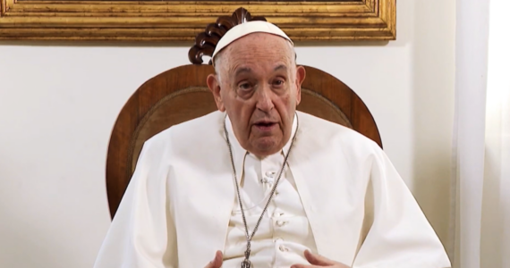 Papa Francisco considera possível 'bênção' alternativa para uniões homossexuais