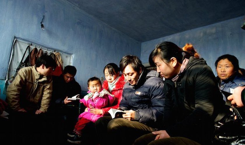 Cristão arrisca a vida para entrar com bíblias na Coreia do Norte e vidas são salvas