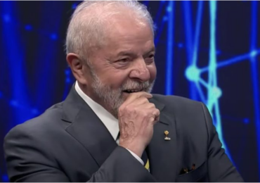 Após indicar comunista para o STF, Lula acena aos evangélicos: 'Gente trabalhadora'