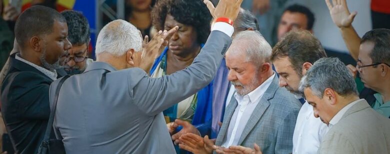 Cantor de esquerda diz que tentativa de diálogo de Lula com evangélicos é ‘perda de tempo’