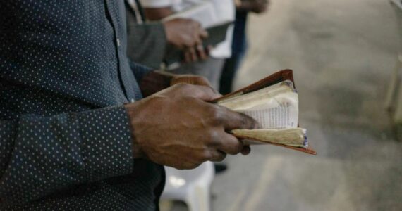 Evangélicos seguem crescendo em ritmo forte em todo o Brasil, aponta estudo
