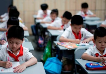 Em guerra contra o cristianismo, China usa a educação para afastar crianças da fé