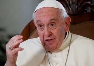 Debilitado, Papa quebra tradição e diz que deseja ser sepultado fora do Vaticano