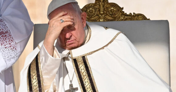 Benção a uniões LGBT divide Igreja Católica, e Vaticano tenta conter estrago: 'Breve oração de segundos'