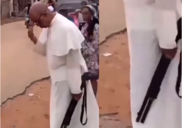 Vídeo: padre chama atenção ao usar escopeta para proteger cristãos contra atentados