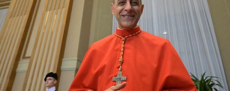 Cardeal que aconselhou papa sobre benção a LGBTs escreveu livro erótico sobre Jesus