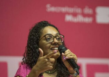 Sem apoio de feministas, Sonaira Fernandes vem combatendo a violência contra a mulher