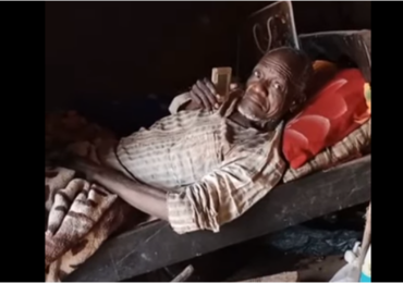 Radical fulani de 90 anos aceita a Jesus após ouvir a Bíblia em áudio