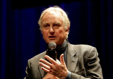 Maior ateu do mundo, Dawkins diz que é um "cristão cultural" e diz amar os hinos