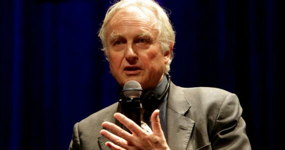 Maior ateu do mundo, Dawkins diz que é um "cristão cultural" e diz amar os hinos