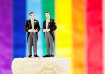 Bíblia diz que igrejas devem excomungar ‘casais’ gays, não hostiliza-los, diz John Piper