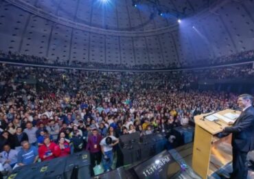 Portugal: centenas se rendem a Cristo em cruzada evangelística com neto de Billy Graham