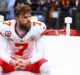 Ativistas pedem demissão de jogador cristão da NFL após mensagem pró-vida em universidade