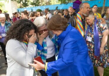 Após ruptura de conservadores, Igreja Metodista aprova pastores LGBT oficialmente