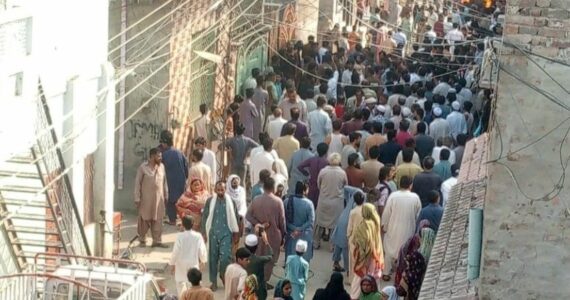 Polícia prende 100 muçulmanos acusados de linchar sapateiro cristão no Paquistão