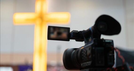 Igreja é condenada a pagar R$ 20 mil e fiel que apareceu em vídeo nas redes sociais