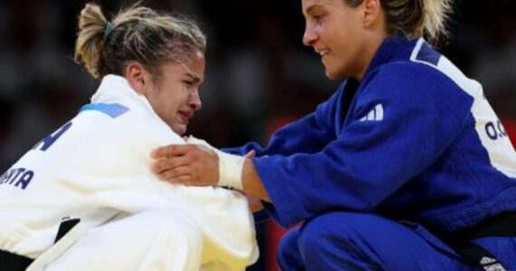 ‘Levanta e dá para Ele a glória’: judoca encoraja brasileira que a venceu e emociona o mundo