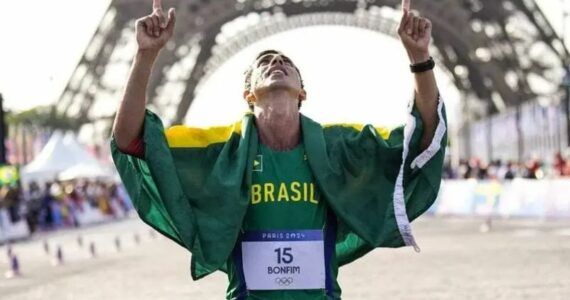 Vídeo mostra tia de Caio Bonfim orando durante prova que lhe rendeu medalha de prata