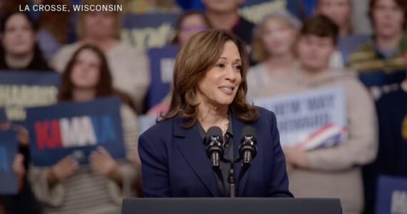 Sob aplausos, Kamala Harris expulsa homem que gritou ‘Jesus é o Senhor’ em comício