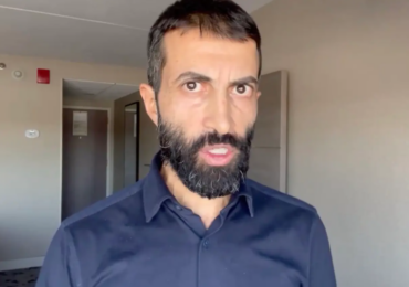 Vídeo: ‘Filho do Hamas’, ex-muçulmano convertido é agredido por militante antissemita