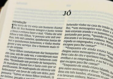 Jó - Deus ‘usa satanás’ para purificar e fortalecer os crentes, diz pastor ao explicar livro de Jó 