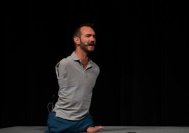 Nick Vujicic diz que igrejas estão virando clubes sociais: 'Precisamos nos arrepender'